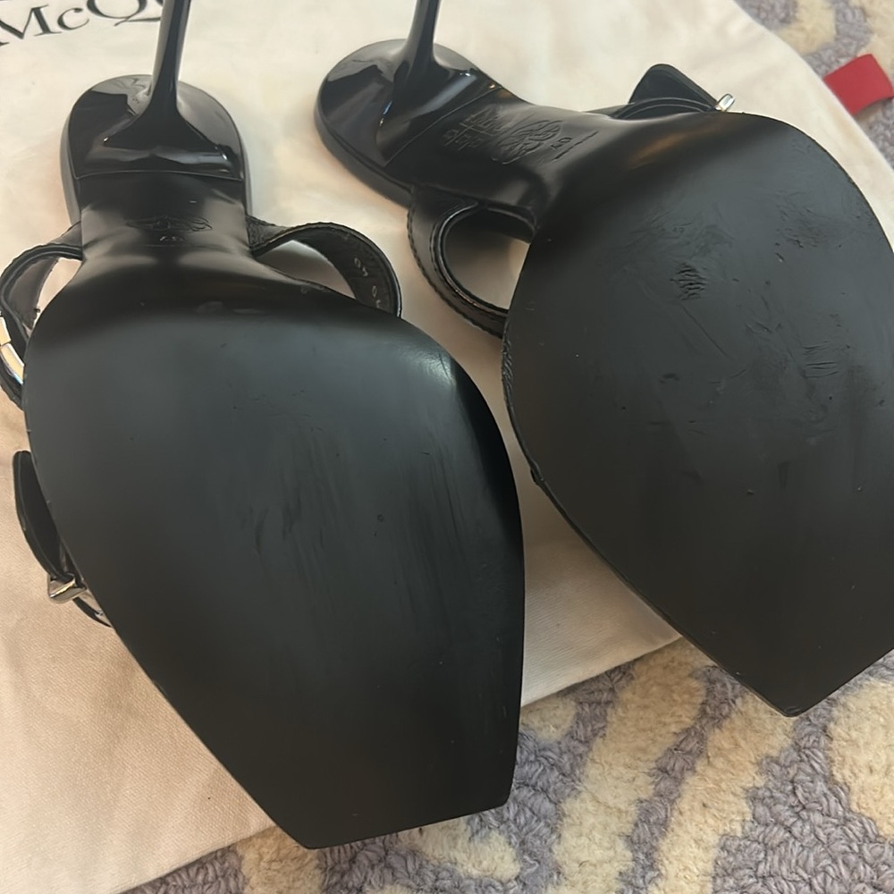 Alexander McQueen Women's Heeled Buckle Black Sandals Size 40 (Msrp $1,090) - Picture 10 of 14